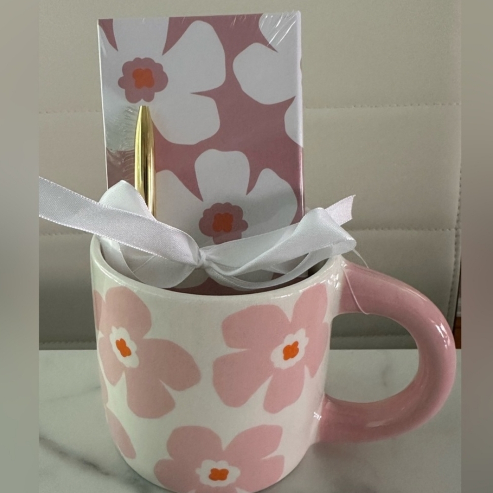 NWT Expressions Mug & Notepad Set - Pink and White Floral